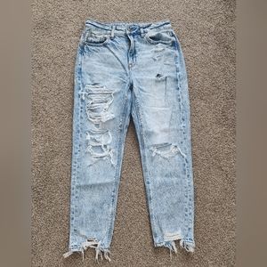 AE HIGH RISE MOM JEAN (4SHORT)